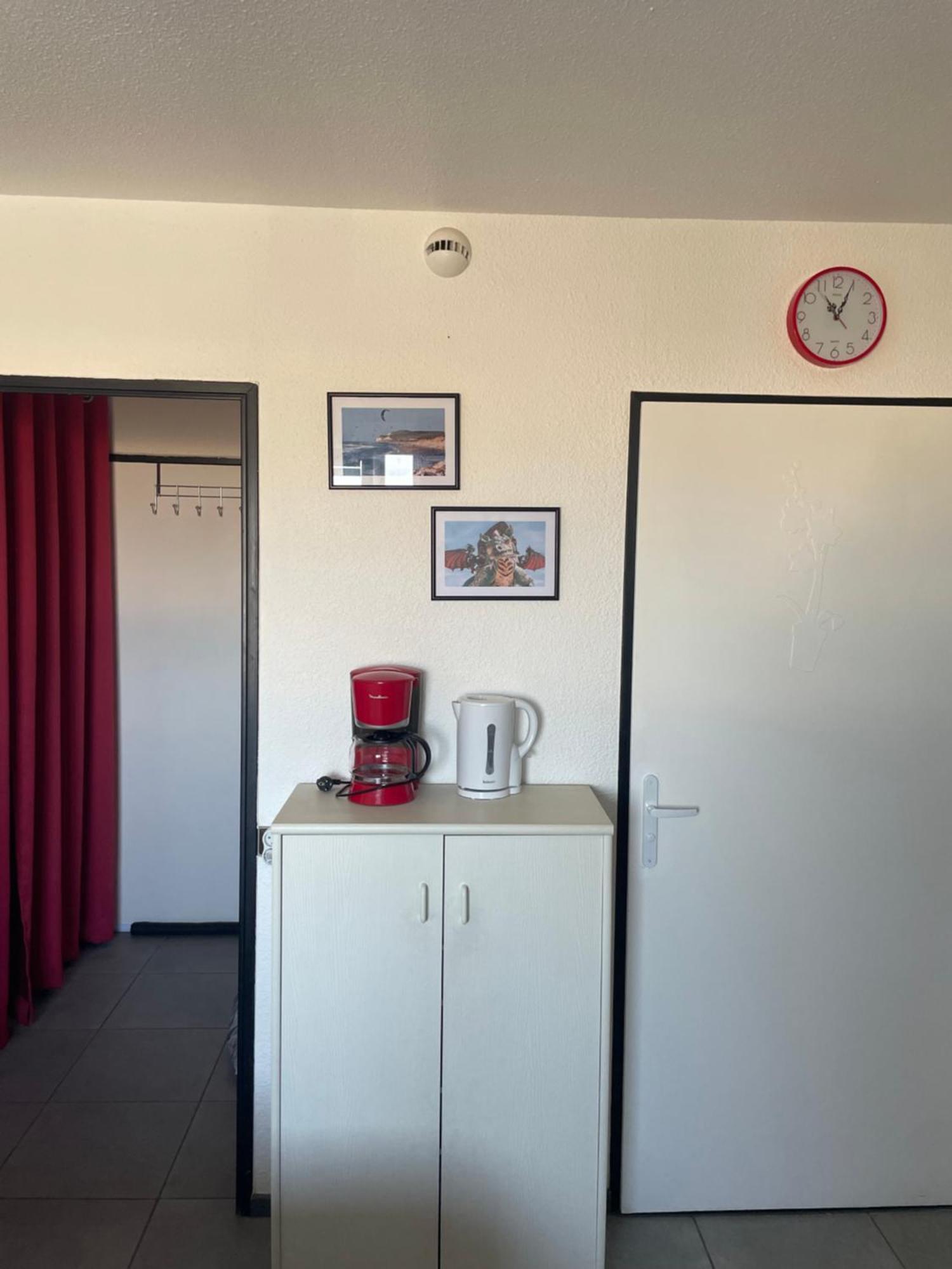 Au Rythme Des Ferrys Apartment Calais Bagian luar foto